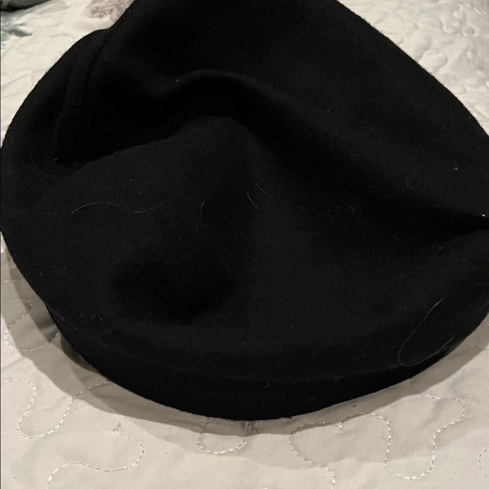 Black Chain-Embellished Cap - Picture 4 of 4